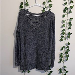 BLACK AND WHITE SWEATER